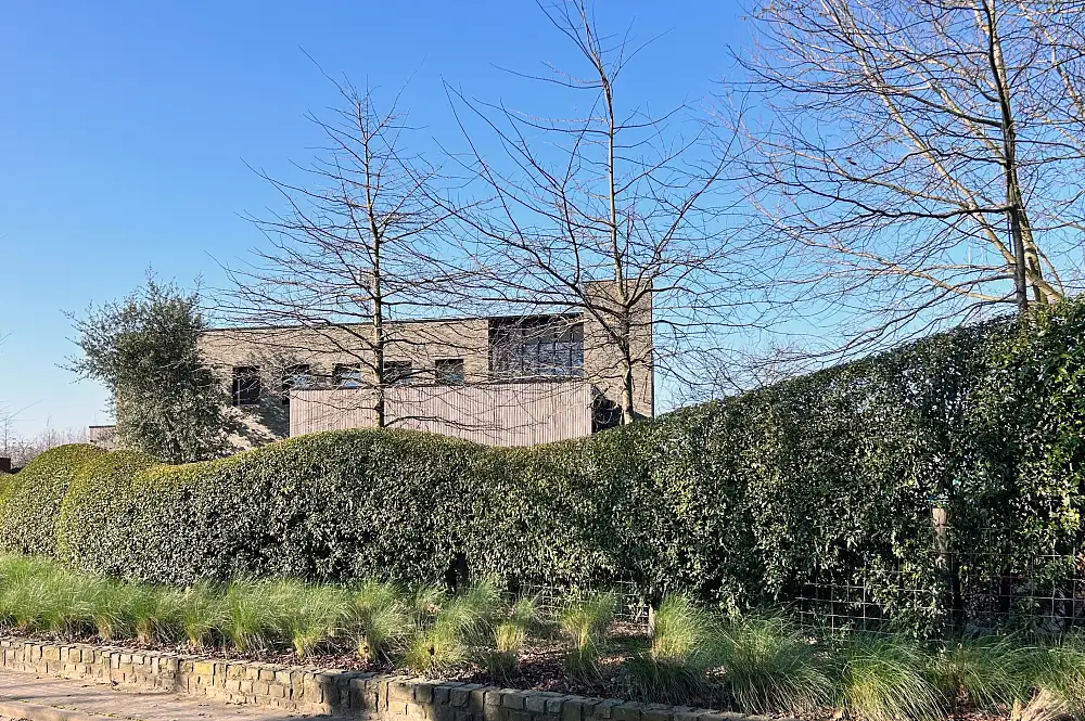 Tuinbouwbedrijf met woning en kantoren