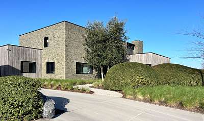 Tuinbouwbedrijf met woning en kantoren